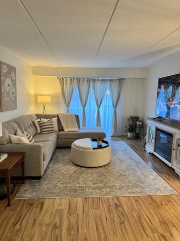 8200 Woodglen Lane 107, Downers Grove, IL 60516