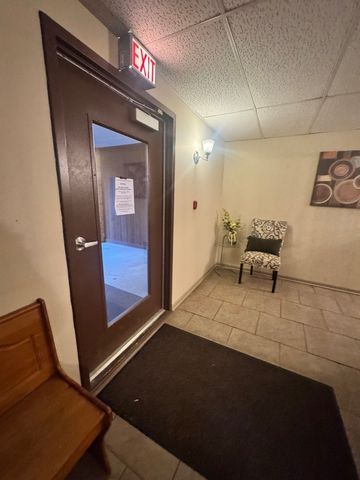 8200 Woodglen Lane 107, Downers Grove, IL 60516