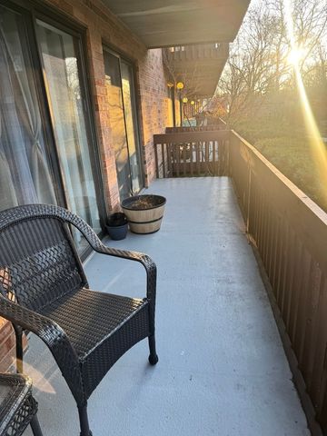 8200 Woodglen Lane 107, Downers Grove, IL 60516