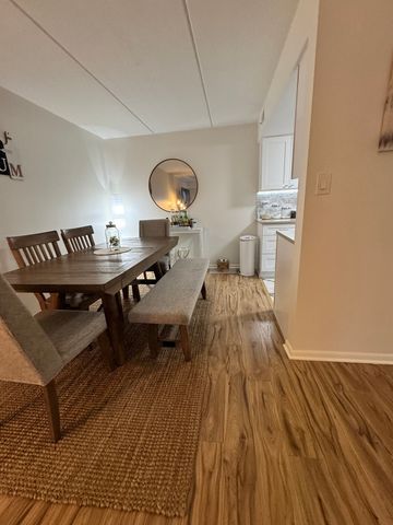 8200 Woodglen Lane 107, Downers Grove, IL 60516