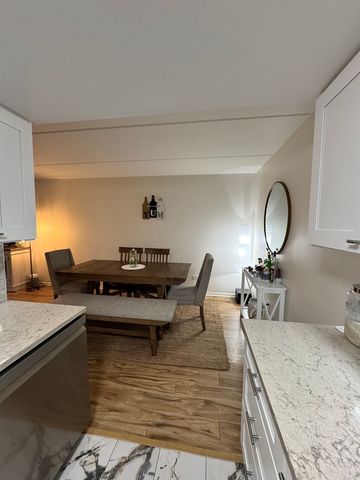 8200 Woodglen Lane 107, Downers Grove, IL 60516