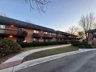 8200 Woodglen Lane 107, Downers Grove, IL 60516