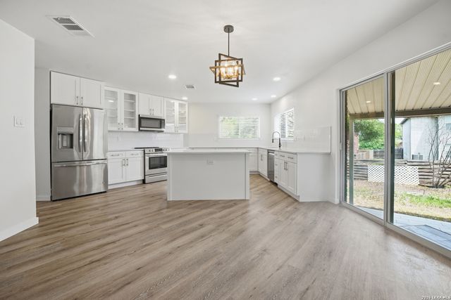 2704 ASHLEY MDW, Schertz, TX 78154