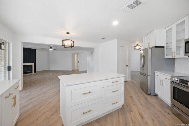 2704 ASHLEY MDW, Schertz, TX 78154