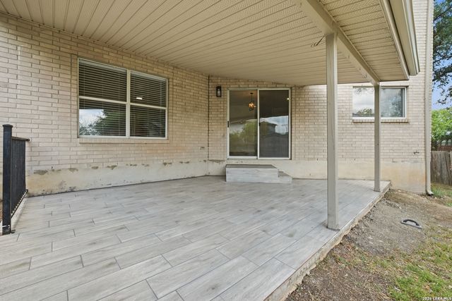 2704 ASHLEY MDW, Schertz, TX 78154