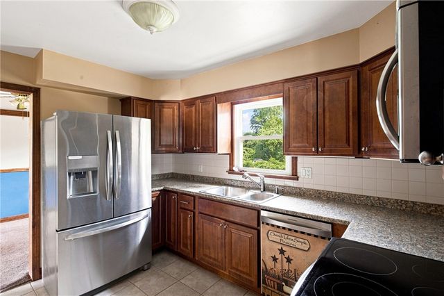 20 Wood Road, Middletown, RI 02842