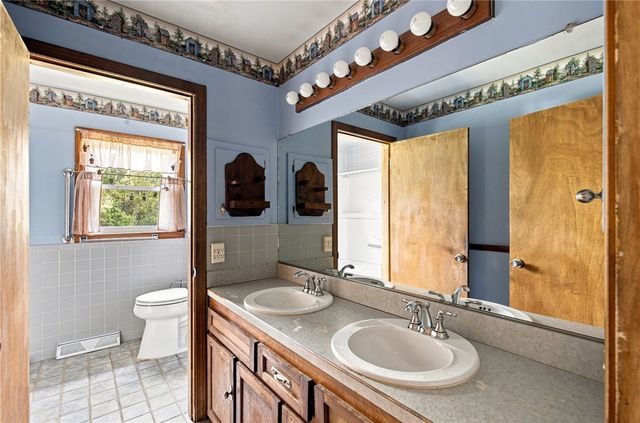 20 Wood Road, Middletown, RI 02842