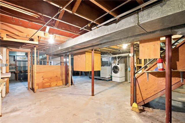20 Wood Road, Middletown, RI 02842