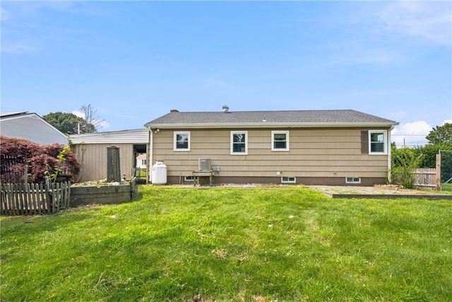 20 Wood Road, Middletown, RI 02842