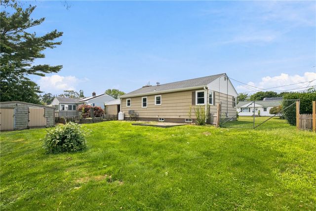 20 Wood Road, Middletown, RI 02842
