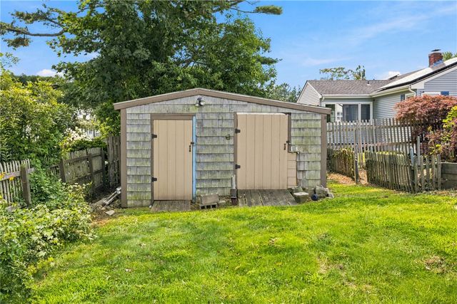 20 Wood Road, Middletown, RI 02842