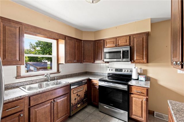20 Wood Road, Middletown, RI 02842