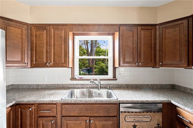 20 Wood Road, Middletown, RI 02842