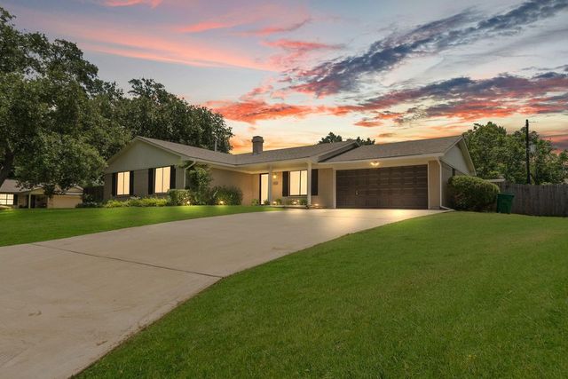 1001 Windy Drive, Brenham, TX 77833