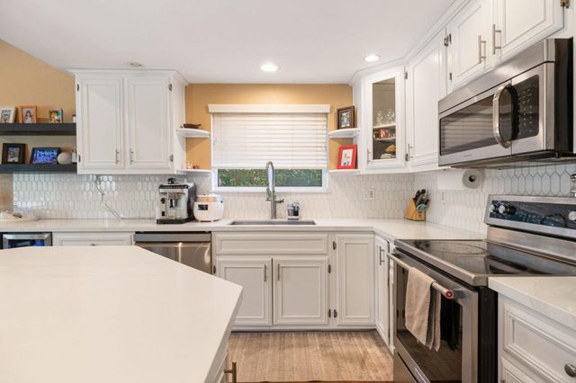 43911 La Carmela Drive, Palm Desert, CA 92211