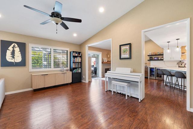 43911 La Carmela Drive, Palm Desert, CA 92211