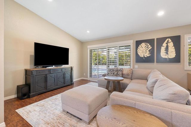 43911 La Carmela Drive, Palm Desert, CA 92211