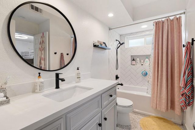 43911 La Carmela Drive, Palm Desert, CA 92211