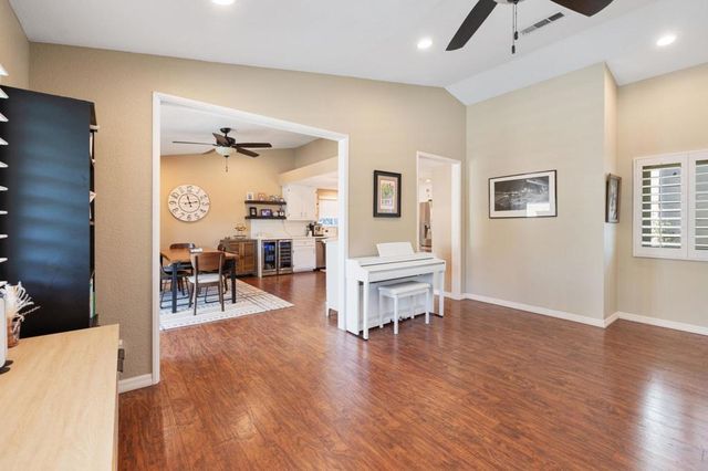 43911 La Carmela Drive, Palm Desert, CA 92211