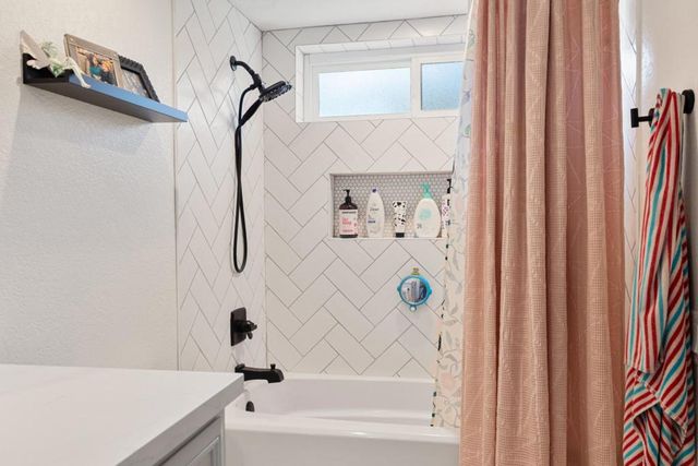 43911 La Carmela Drive, Palm Desert, CA 92211