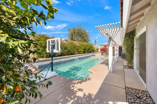 43911 La Carmela Drive, Palm Desert, CA 92211