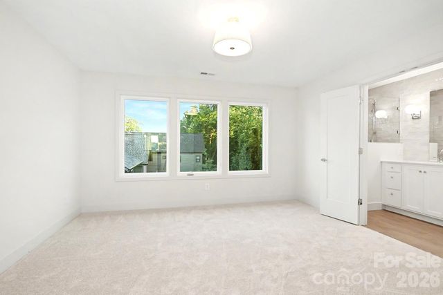 1424 Lomax Avenue, Charlotte, NC 28211
