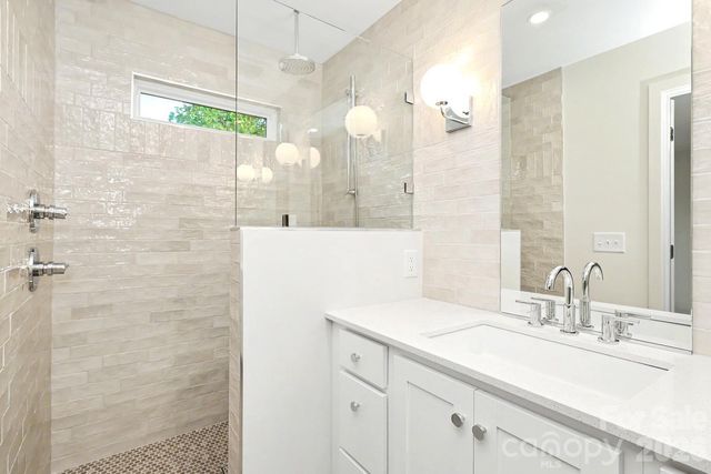 1424 Lomax Avenue, Charlotte, NC 28211