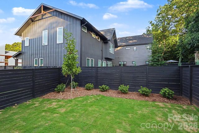 1424 Lomax Avenue, Charlotte, NC 28211