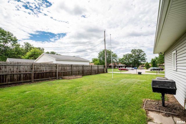108 DUENSING Lane, Washington, IL 61571