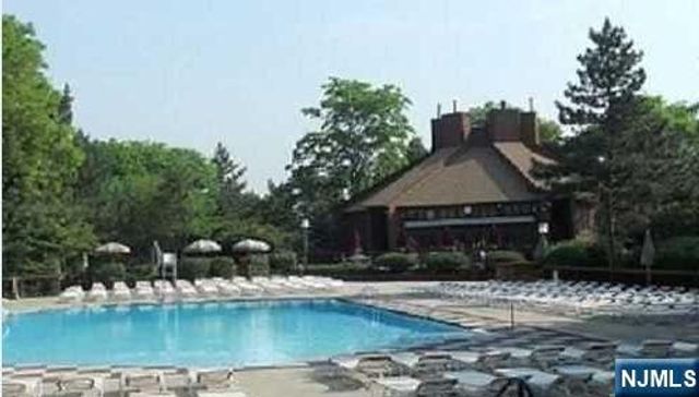 224 Sandcastle Key 224, Secaucus, NJ 07094