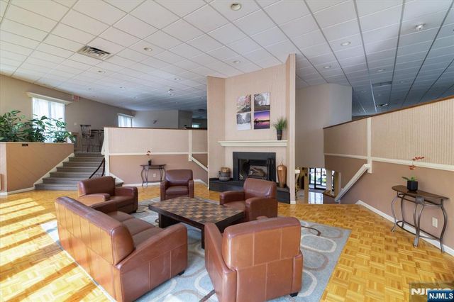 224 Sandcastle Key 224, Secaucus, NJ 07094