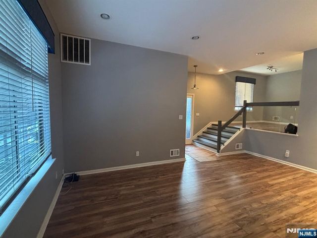 224 Sandcastle Key 224, Secaucus, NJ 07094