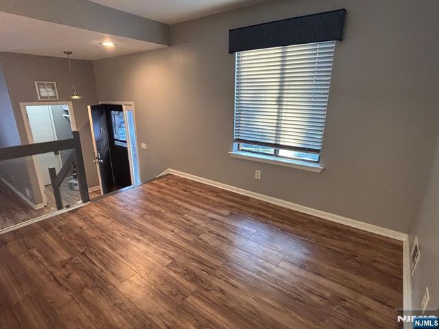 224 Sandcastle Key 224, Secaucus, NJ 07094