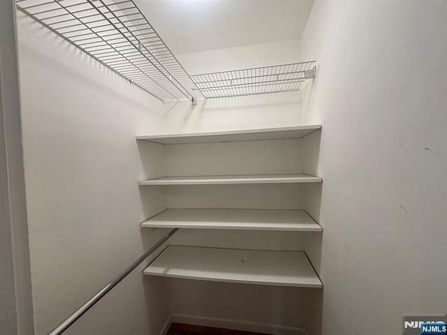 224 Sandcastle Key 224, Secaucus, NJ 07094