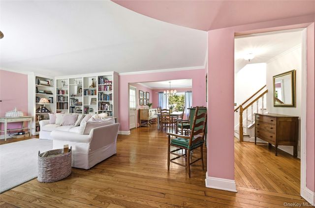 9 Townsend Road, Glen Cove, NY 11542