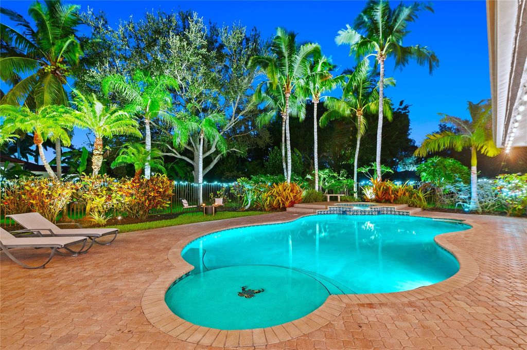 13841 Alexandria Ct, Davie, FL 33325