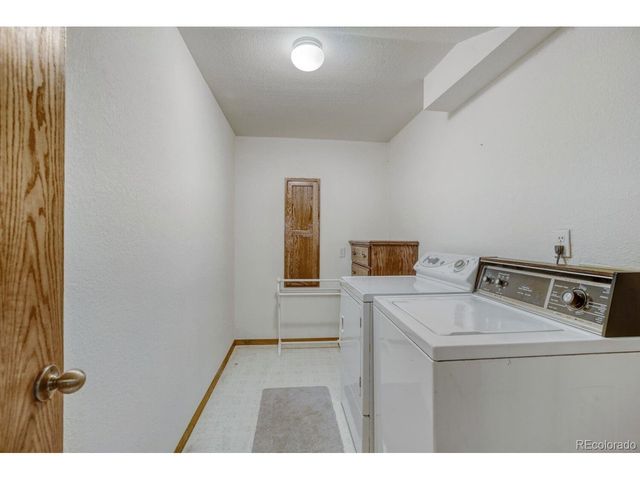 2912 Lake Park Way, Longmont, CO 80503