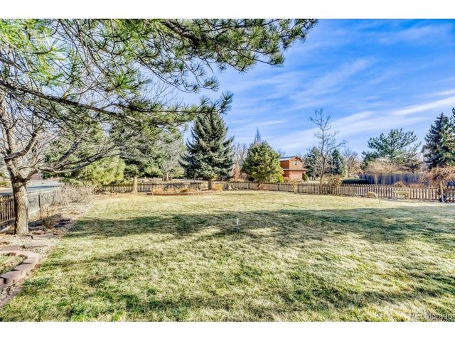 2912 Lake Park Way, Longmont, CO 80503