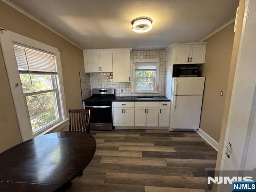 220 Colfax Avenue 2, Pompton Lakes, NJ 07442