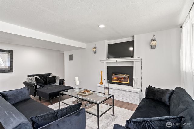 30415 28th Avenue S, Federal Way, WA 98003