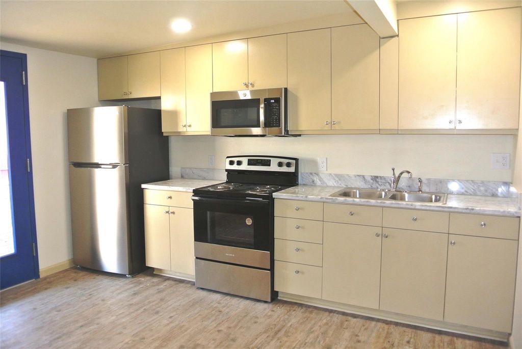 111 W 2nd ST 103, Elgin, TX 78621