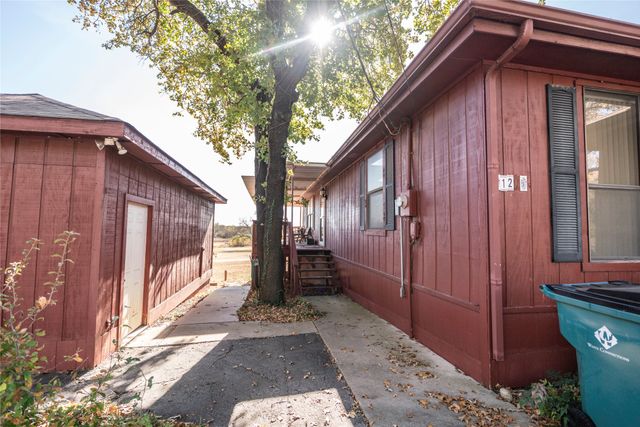 121 Fairway Drive, Nocona, TX 76255