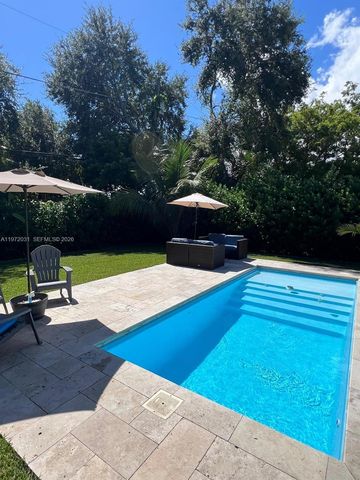 1430 NE 149th St A, Miami, FL 33161