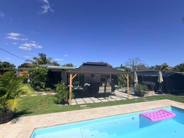 1430 NE 149th St A, Miami, FL 33161