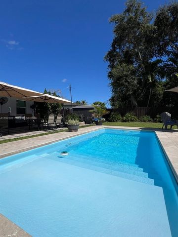 1430 NE 149th St A, Miami, FL 33161