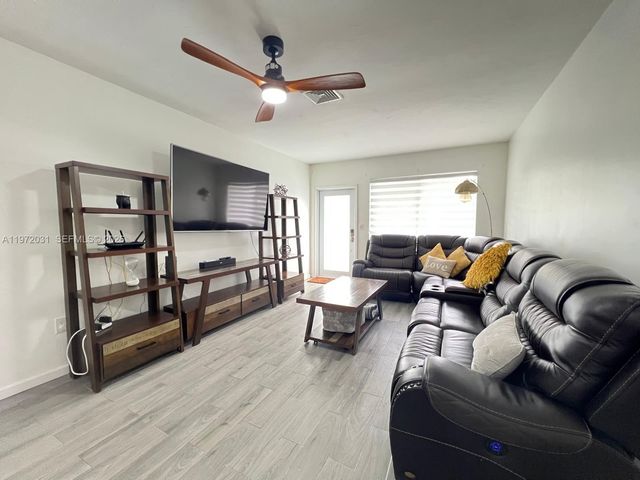 1430 NE 149th St A, Miami, FL 33161