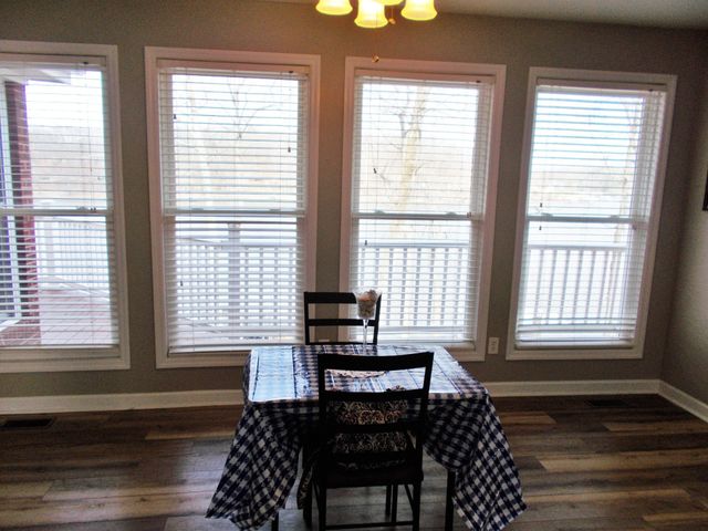 696 Stirling Rd, Camden, TN 38320