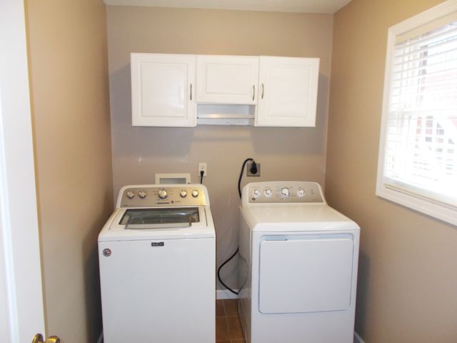 696 Stirling Rd, Camden, TN 38320