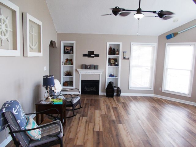 696 Stirling Rd, Camden, TN 38320