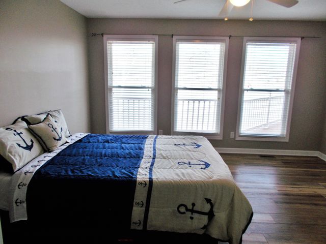 696 Stirling Rd, Camden, TN 38320